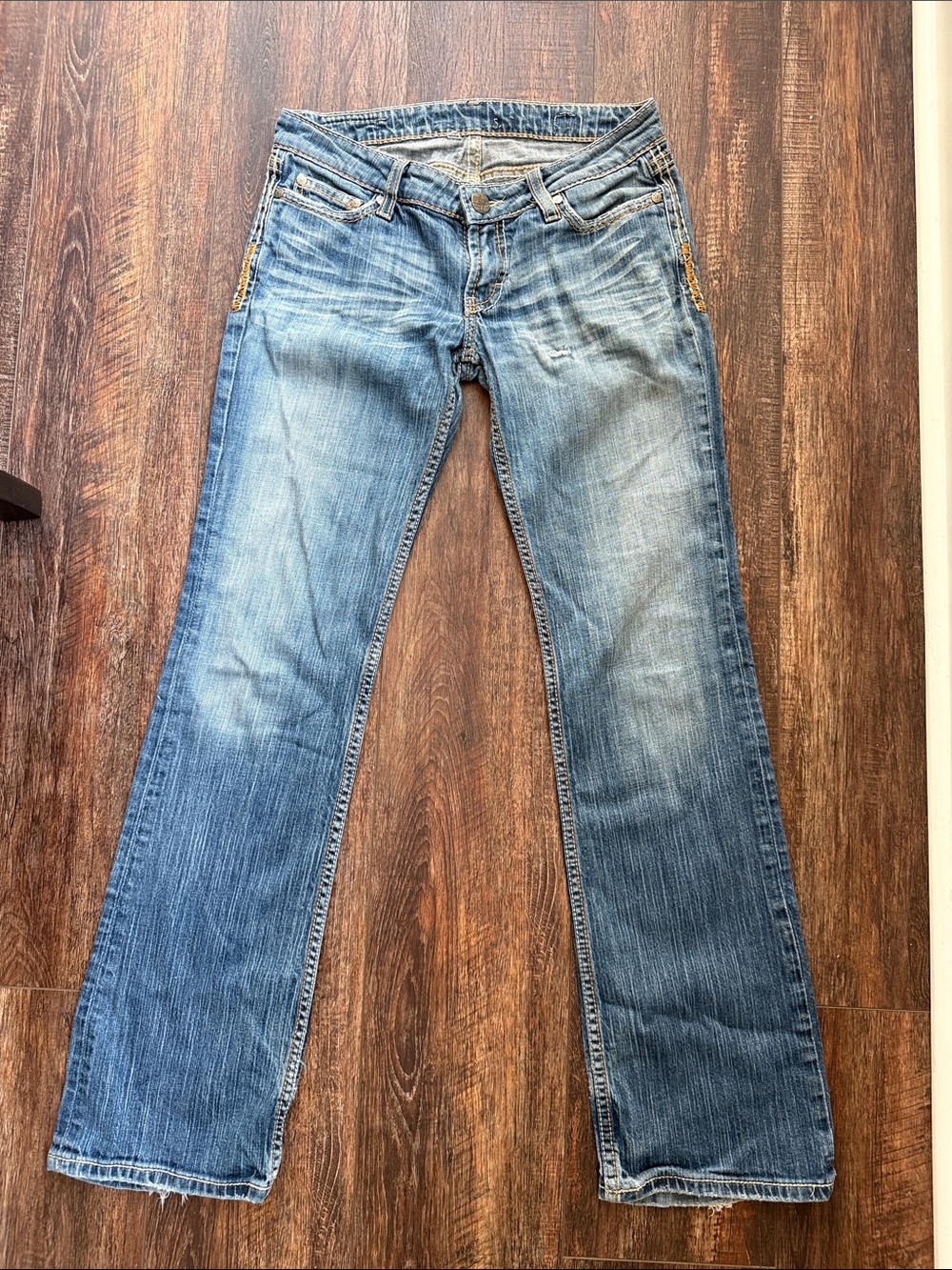 BKE Women's Flared Jeans in Faded Blue Wash